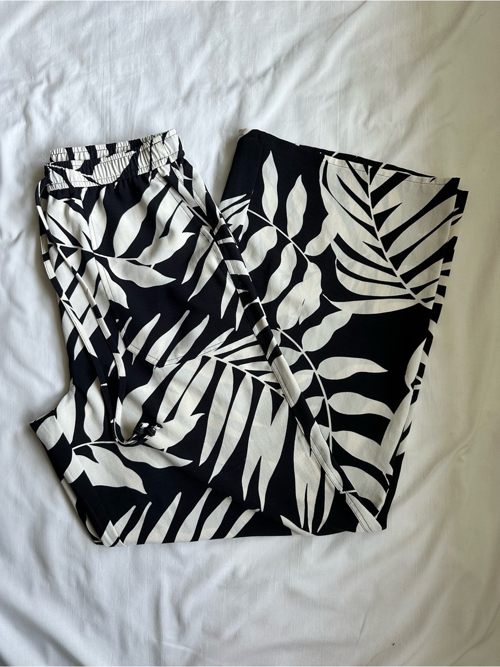 Black & White Tropical Print Resort Vacation Travel Casual Pants